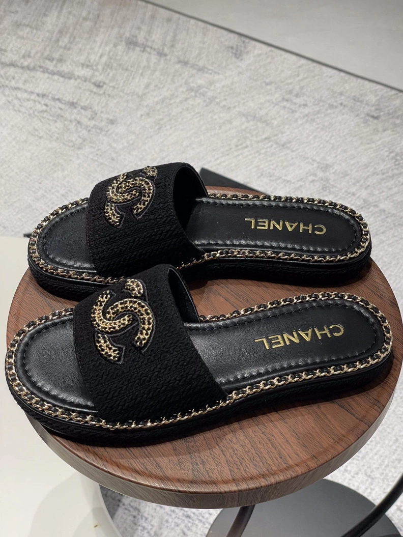 Cozy Chxnxl Slippers 120036