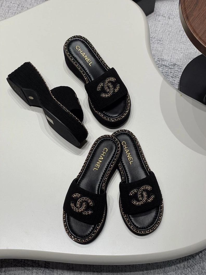 Cozy Chxnxl Slippers 120036