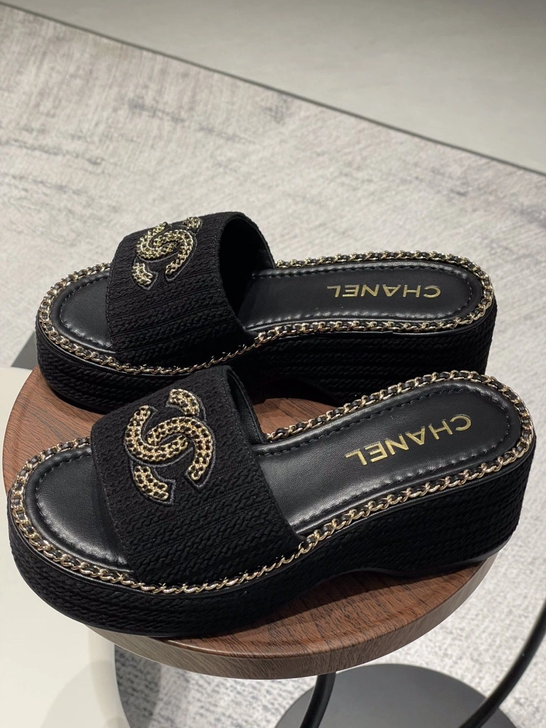Breathable Chxnxl Slippers 120033