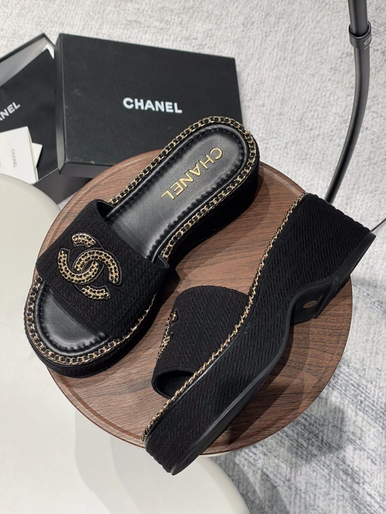 Breathable Chxnxl Slippers 120033