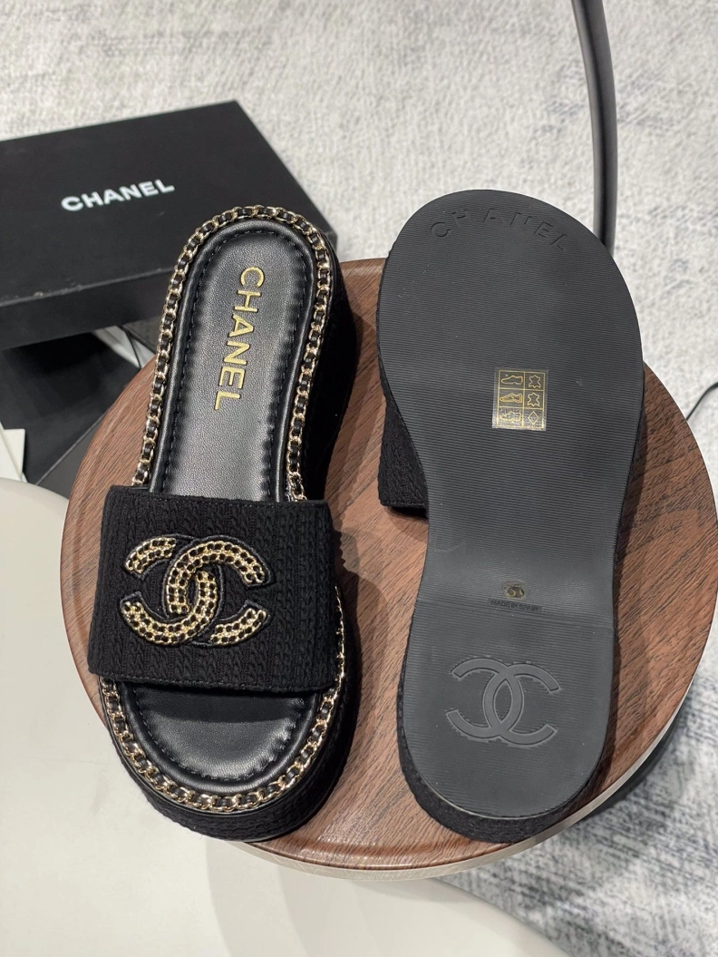 Breathable Chxnxl Slippers 120033