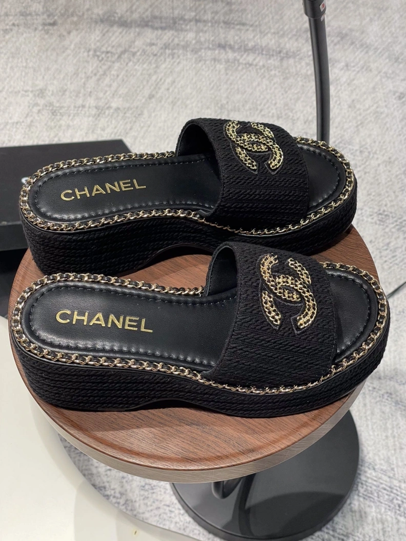Breathable Chxnxl Slippers 120033