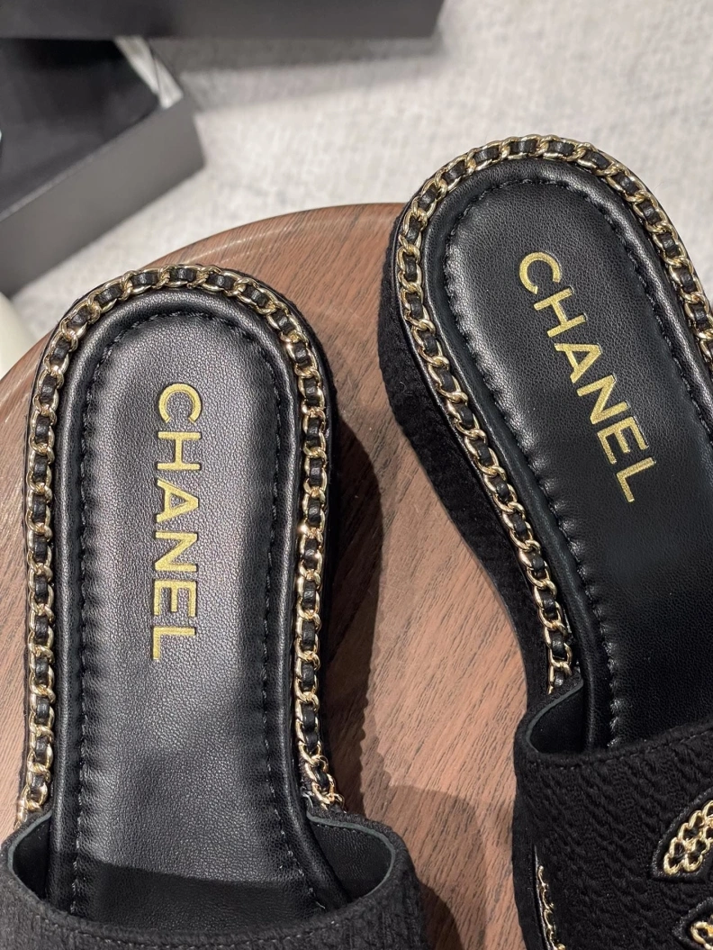 Breathable Chxnxl Slippers 120033