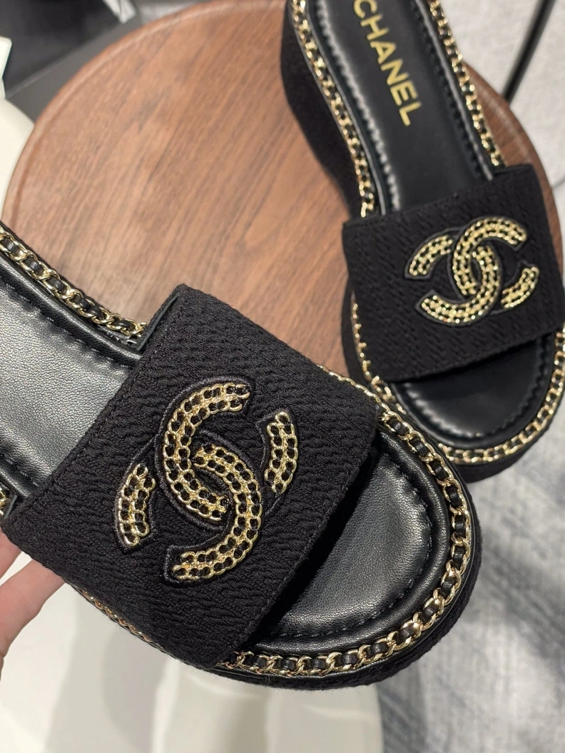 Breathable Chxnxl Slippers 120033