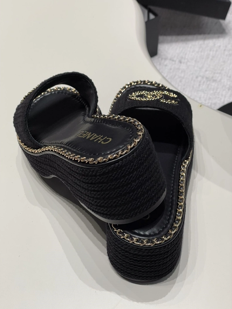 Breathable Chxnxl Slippers 120033