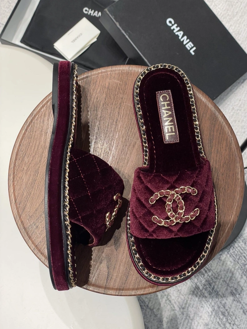 Reliable Chxnxl Slippers 120035