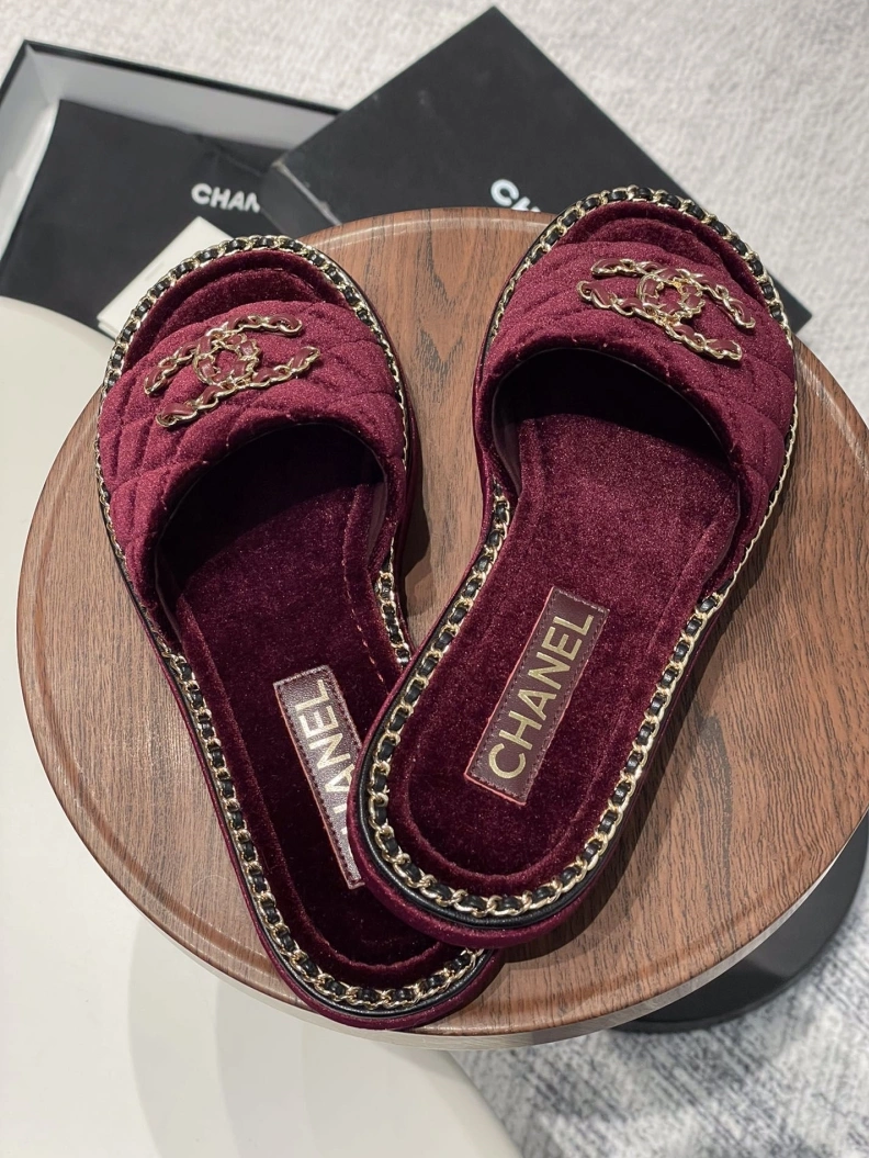 Reliable Chxnxl Slippers 120035