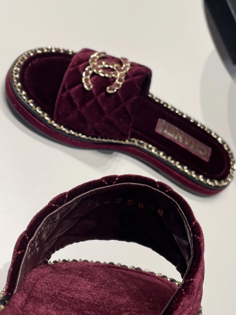 Reliable Chxnxl Slippers 120035