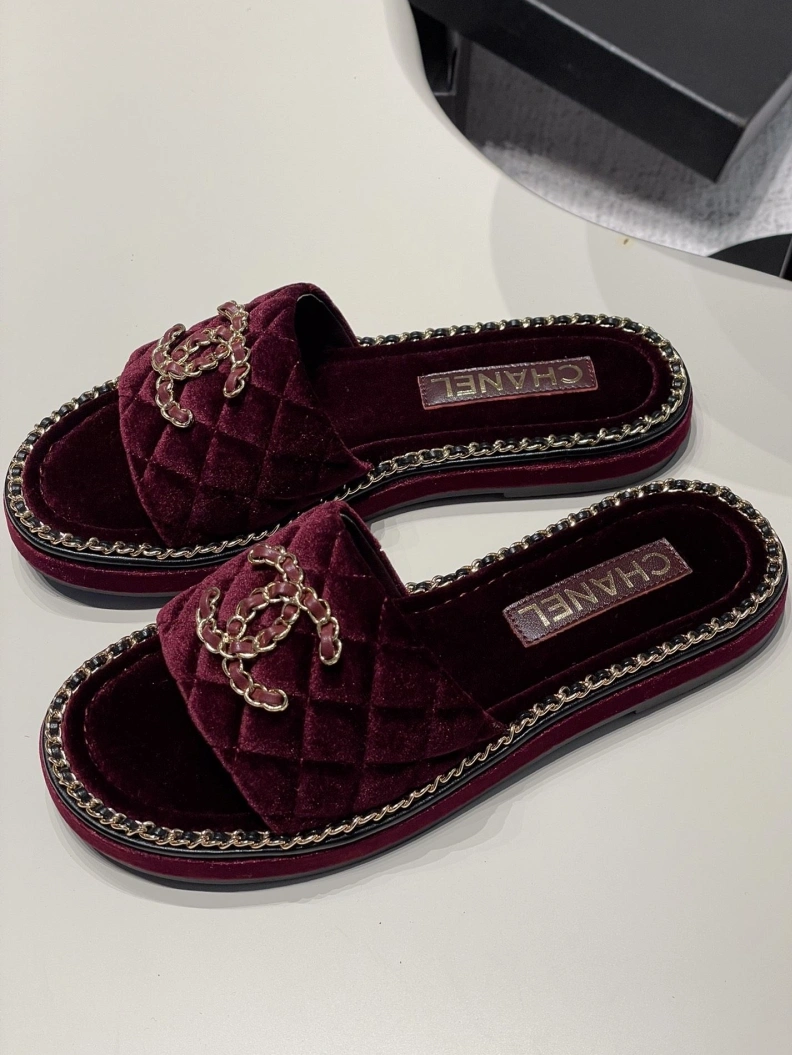 Reliable Chxnxl Slippers 120035