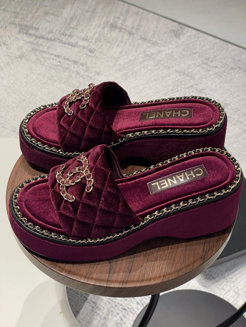 Refined Chxnxl Slippers 120031