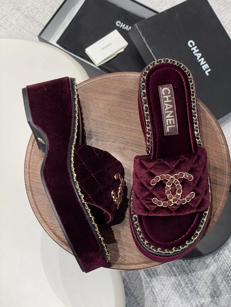 Refined Chxnxl Slippers 120031