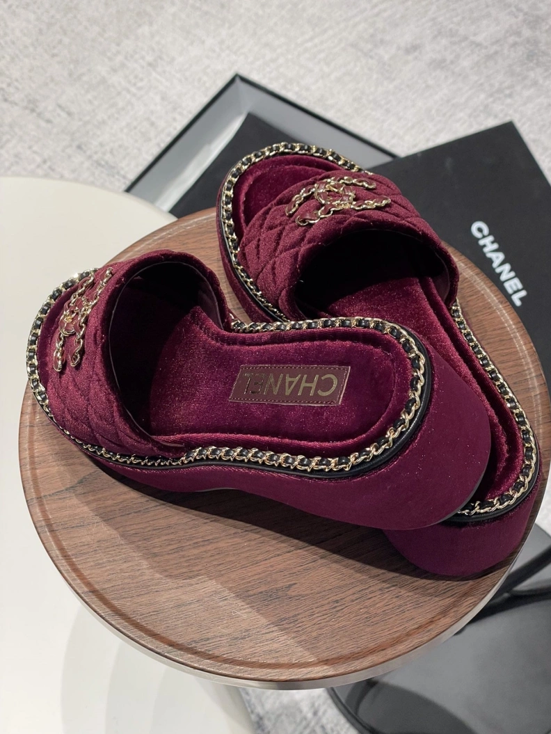 Refined Chxnxl Slippers 120031