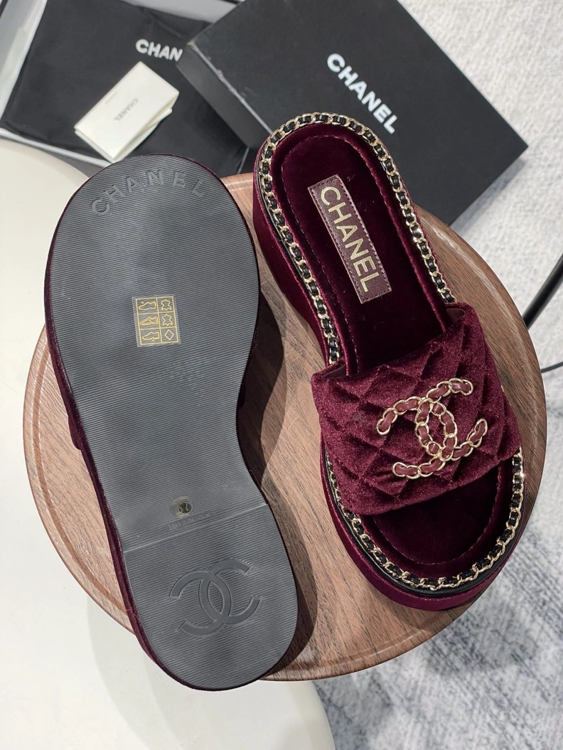 Refined Chxnxl Slippers 120031