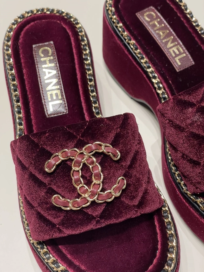 Refined Chxnxl Slippers 120031