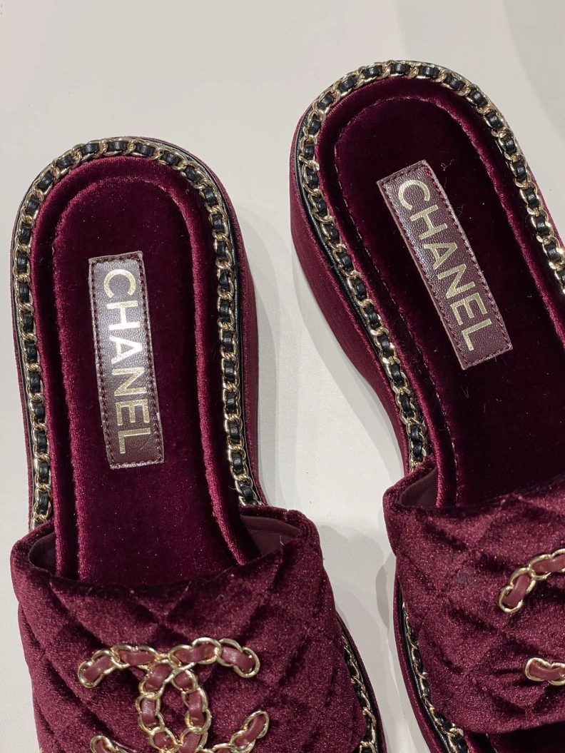 Refined Chxnxl Slippers 120031