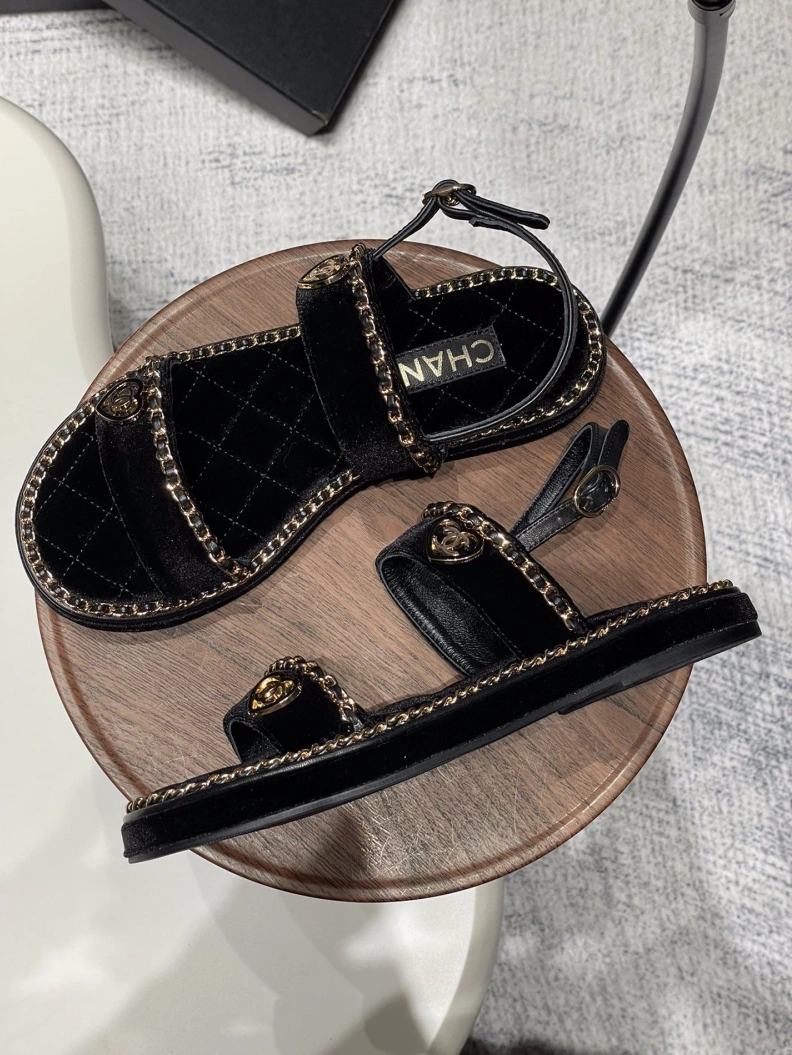 EyeCatching Chxnxl Sandals 120591