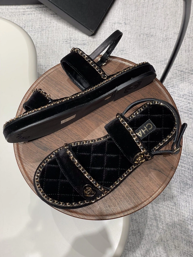 EyeCatching Chxnxl Sandals 120591