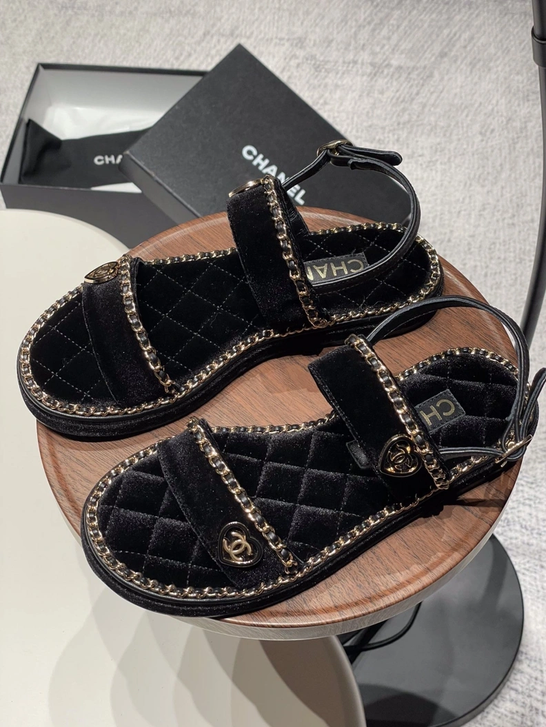 EyeCatching Chxnxl Sandals 120591