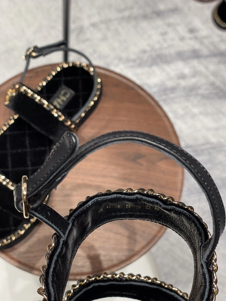 EyeCatching Chxnxl Sandals 120591