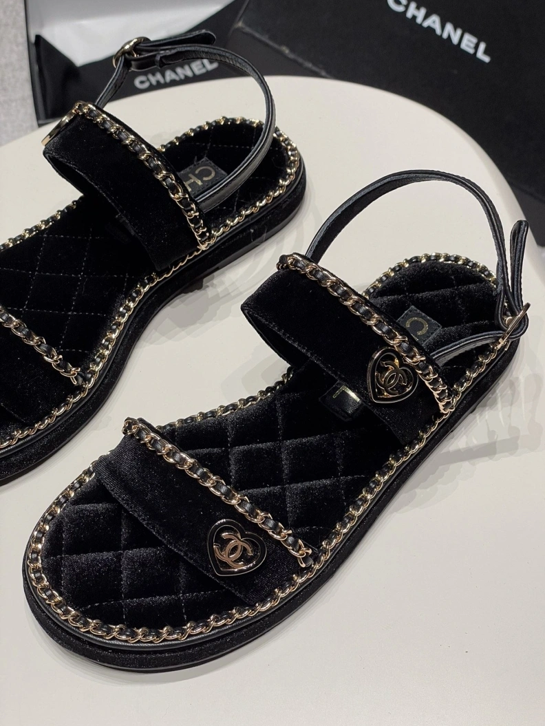EyeCatching Chxnxl Sandals 120591