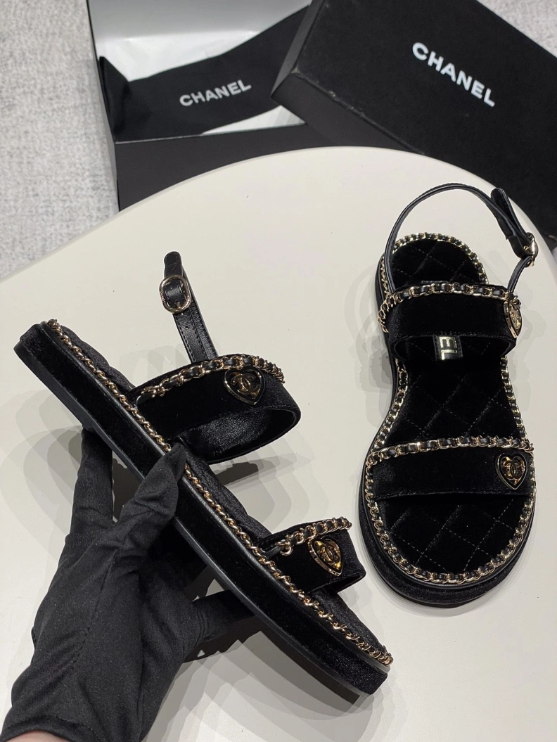 EyeCatching Chxnxl Sandals 120591