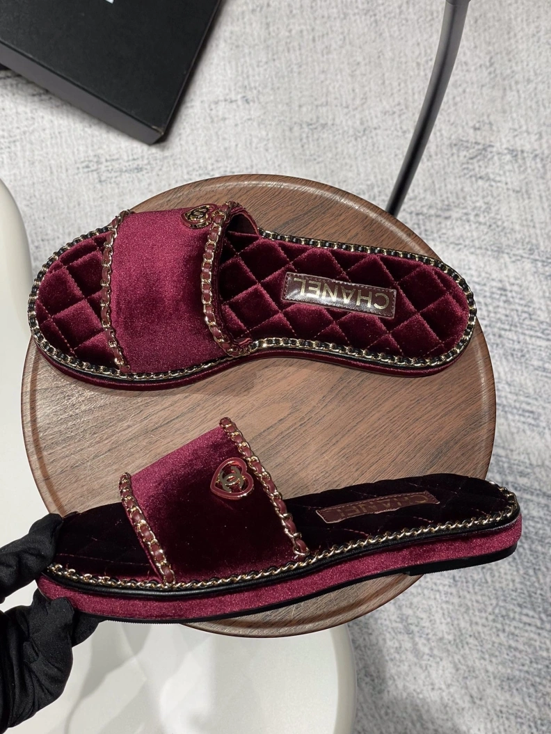 Durable Chxnxl Slippers 120028