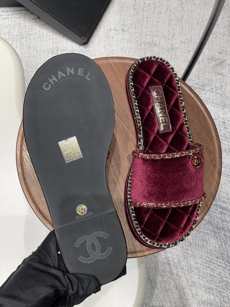 Durable Chxnxl Slippers 120028