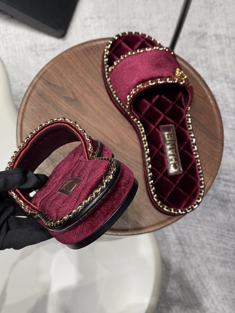 Durable Chxnxl Slippers 120028