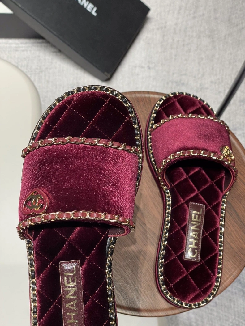 Durable Chxnxl Slippers 120028