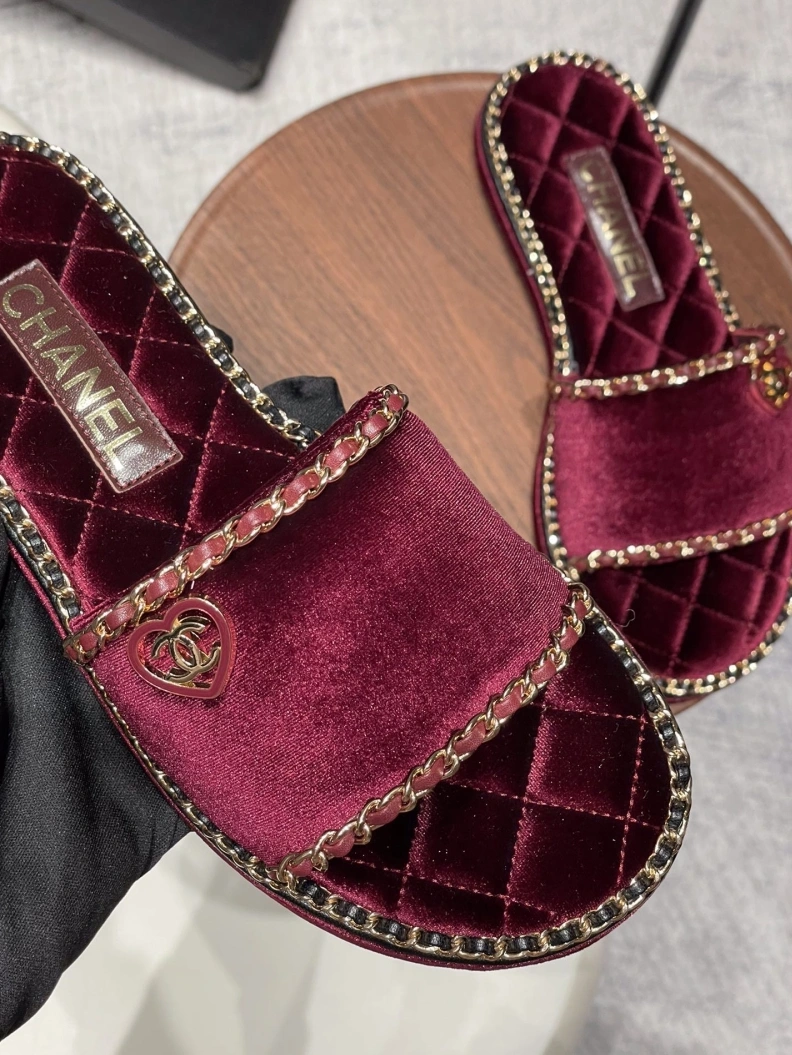 Durable Chxnxl Slippers 120028