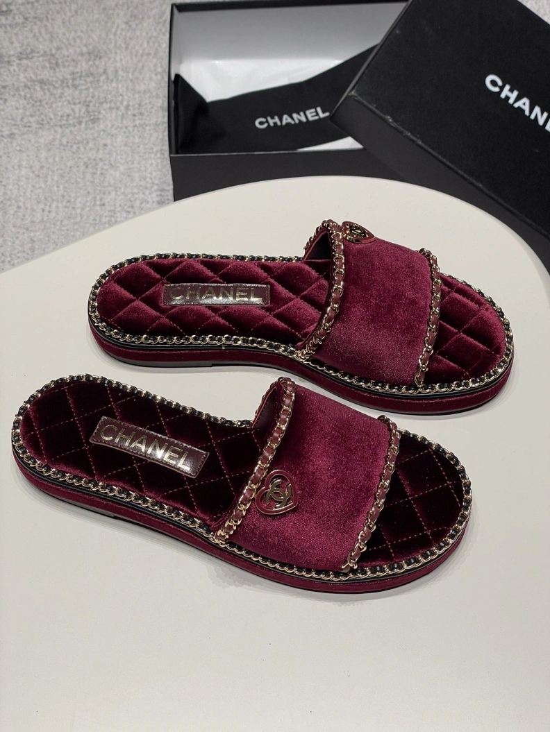 Durable Chxnxl Slippers 120028