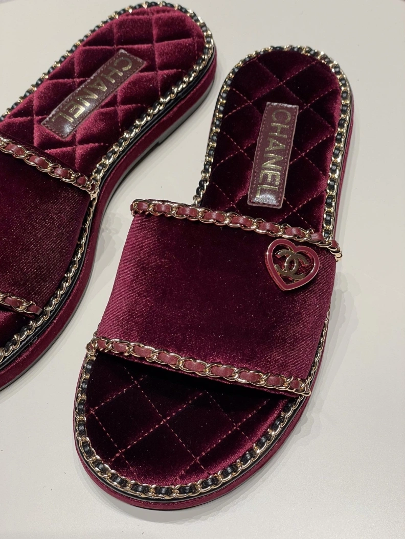 Durable Chxnxl Slippers 120028