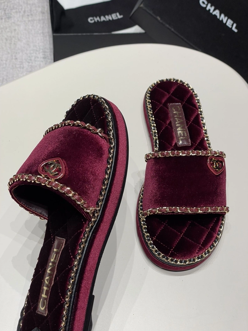 Durable Chxnxl Slippers 120028