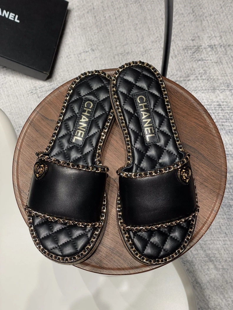 Trendsetting Chxnxl Slippers 120018