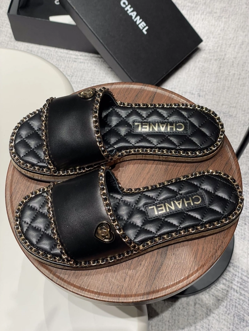 Trendsetting Chxnxl Slippers 120018