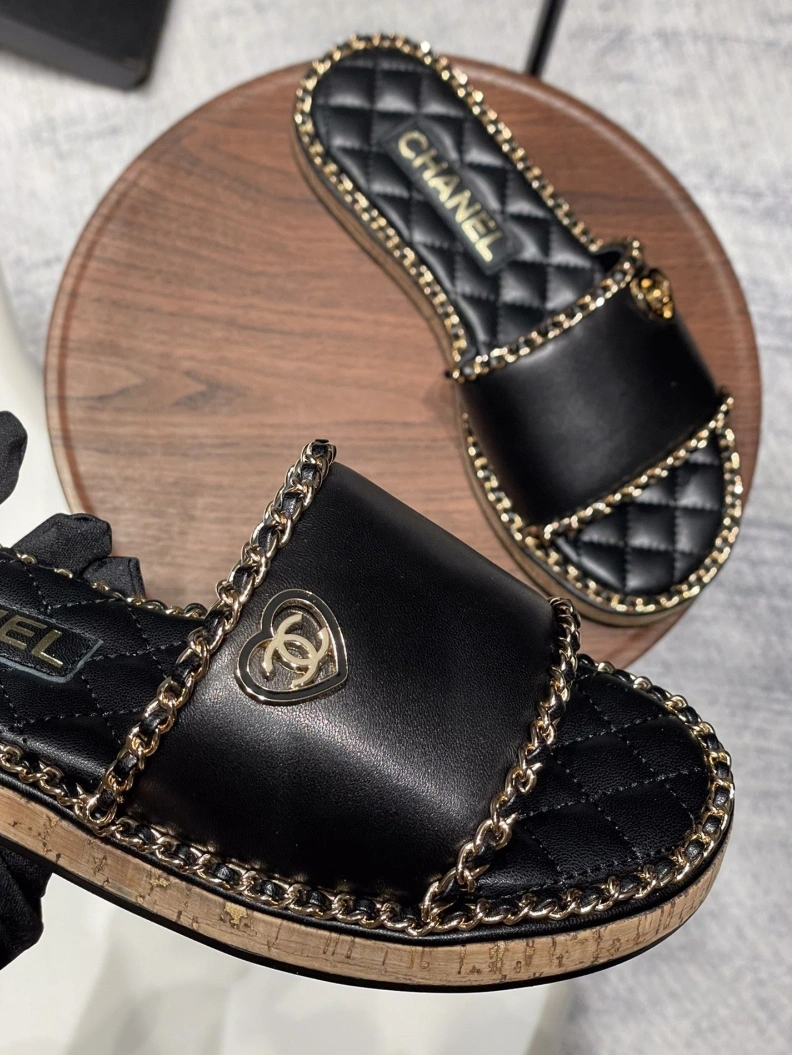 Trendsetting Chxnxl Slippers 120018