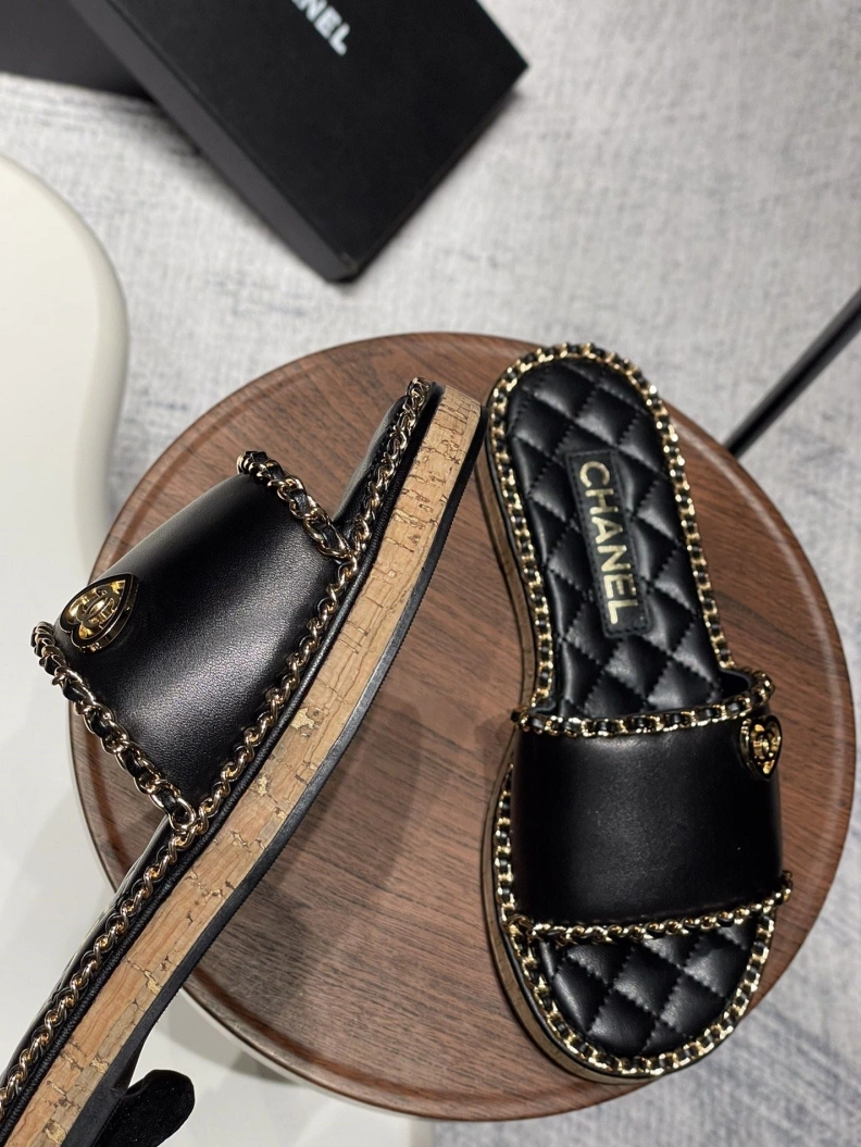 Trendsetting Chxnxl Slippers 120018