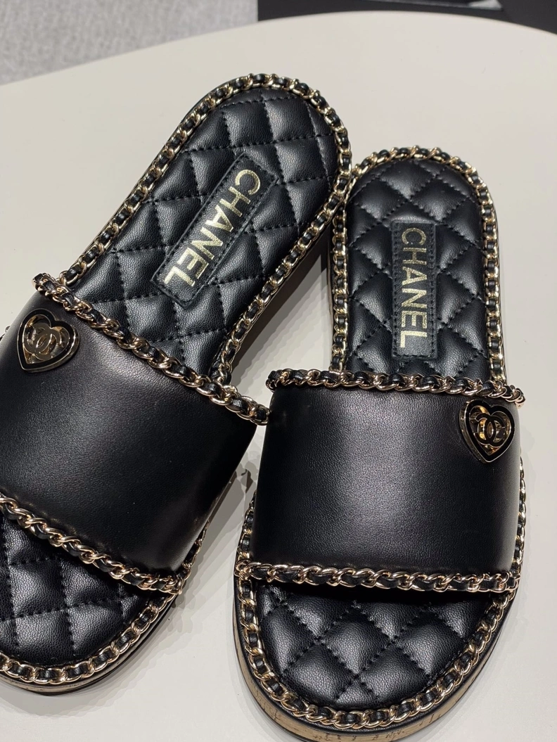 Trendsetting Chxnxl Slippers 120018
