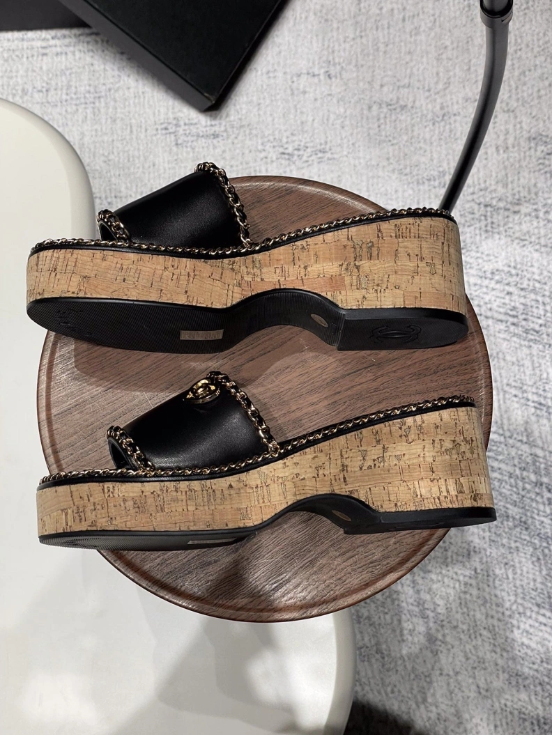 Durable Chxnxl Slippers 120017
