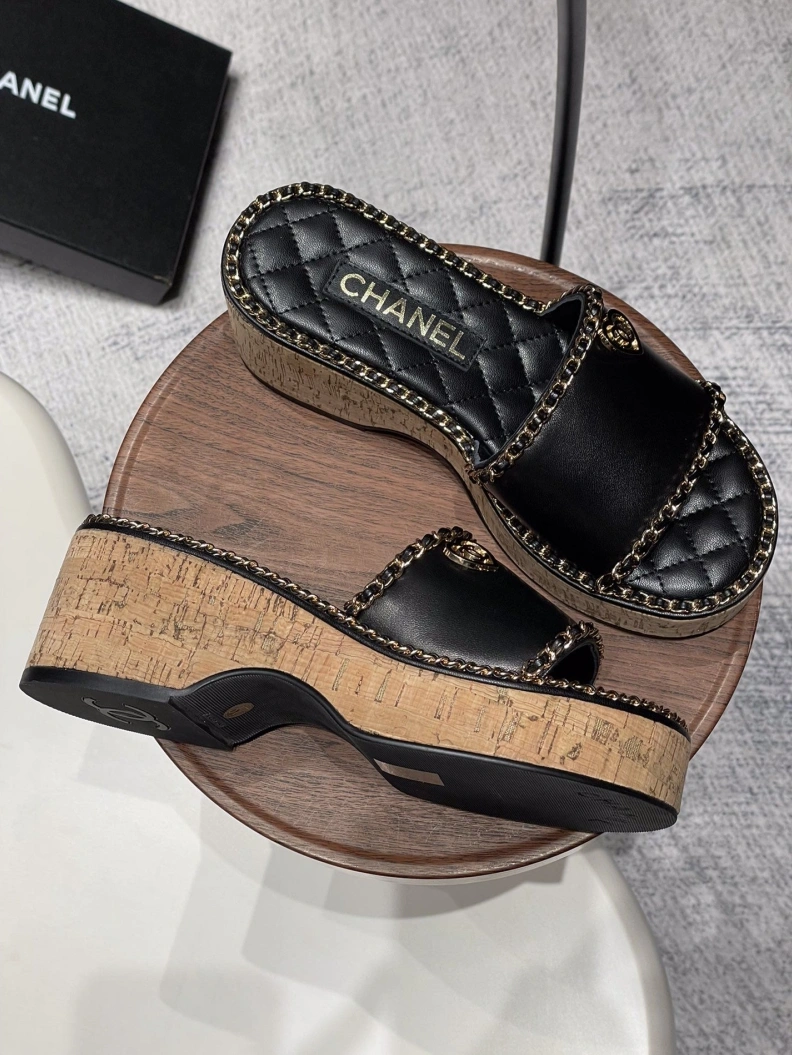 Durable Chxnxl Slippers 120017