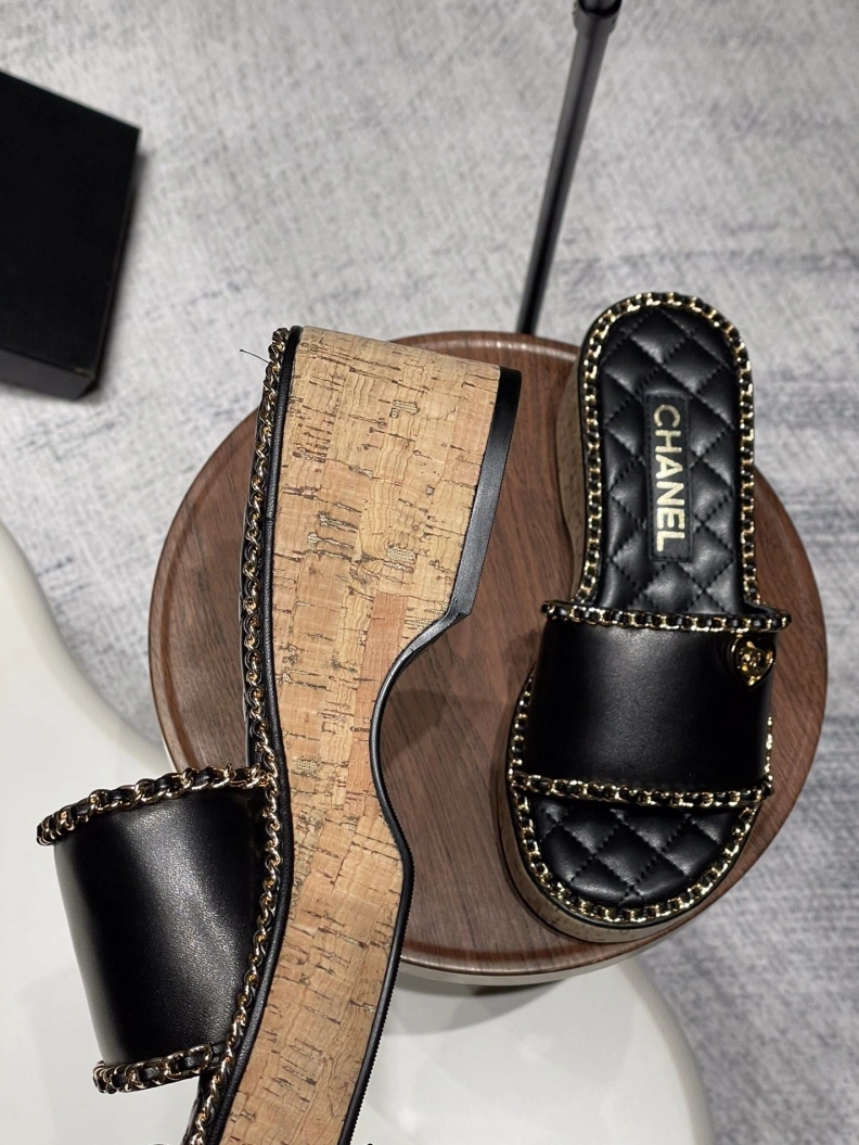 Durable Chxnxl Slippers 120017