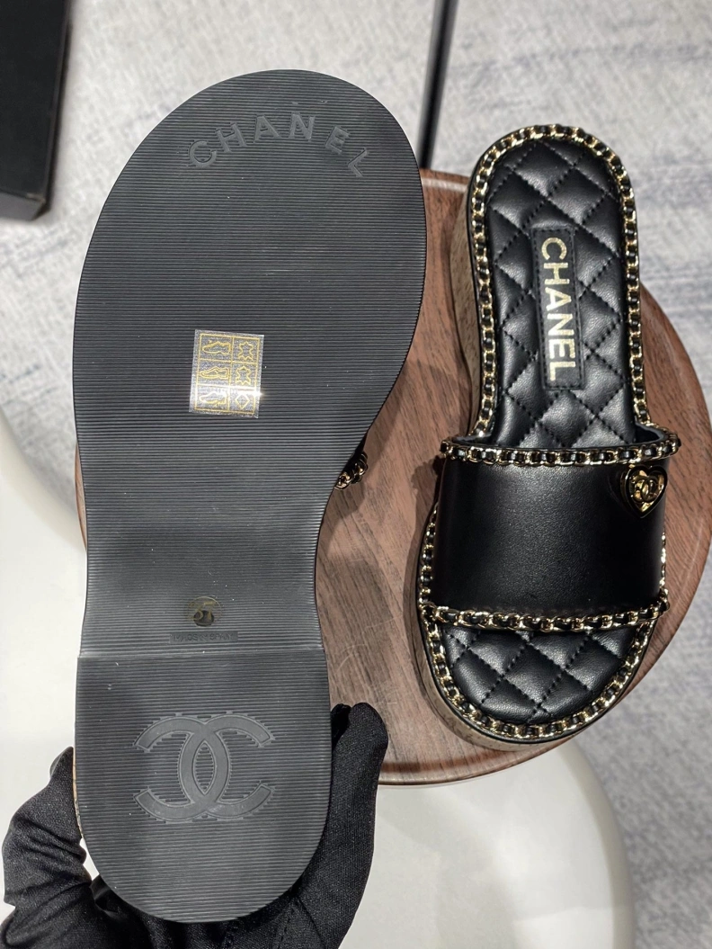 Durable Chxnxl Slippers 120017