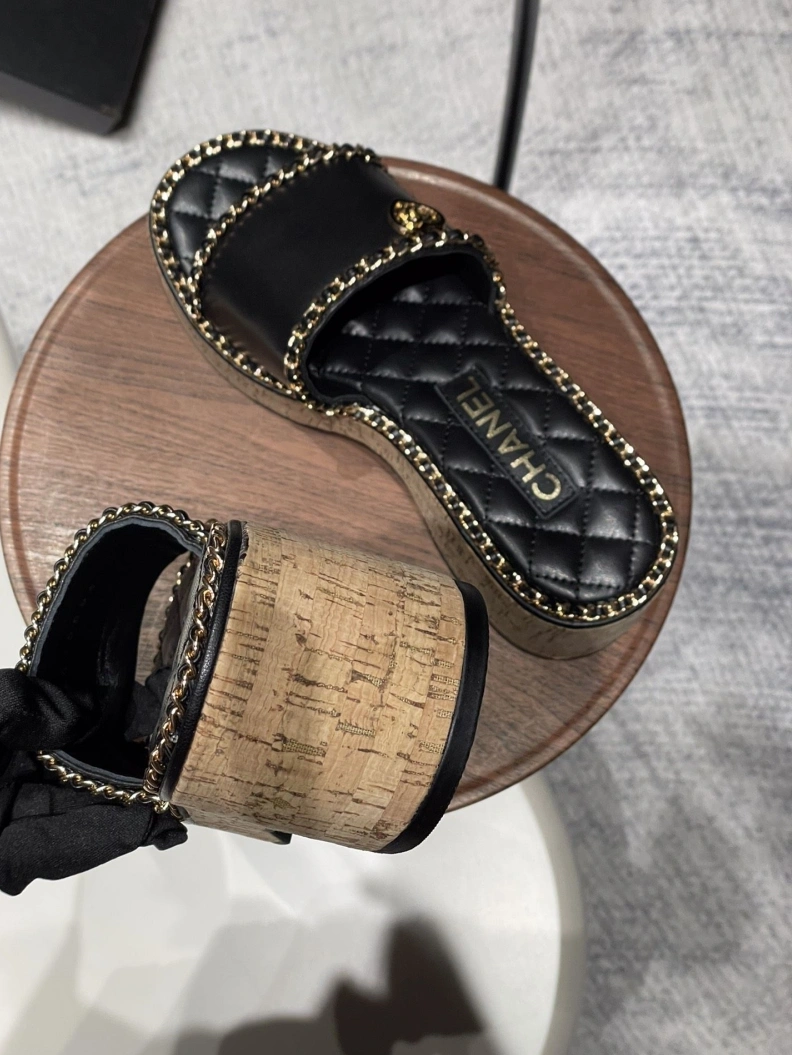 Durable Chxnxl Slippers 120017
