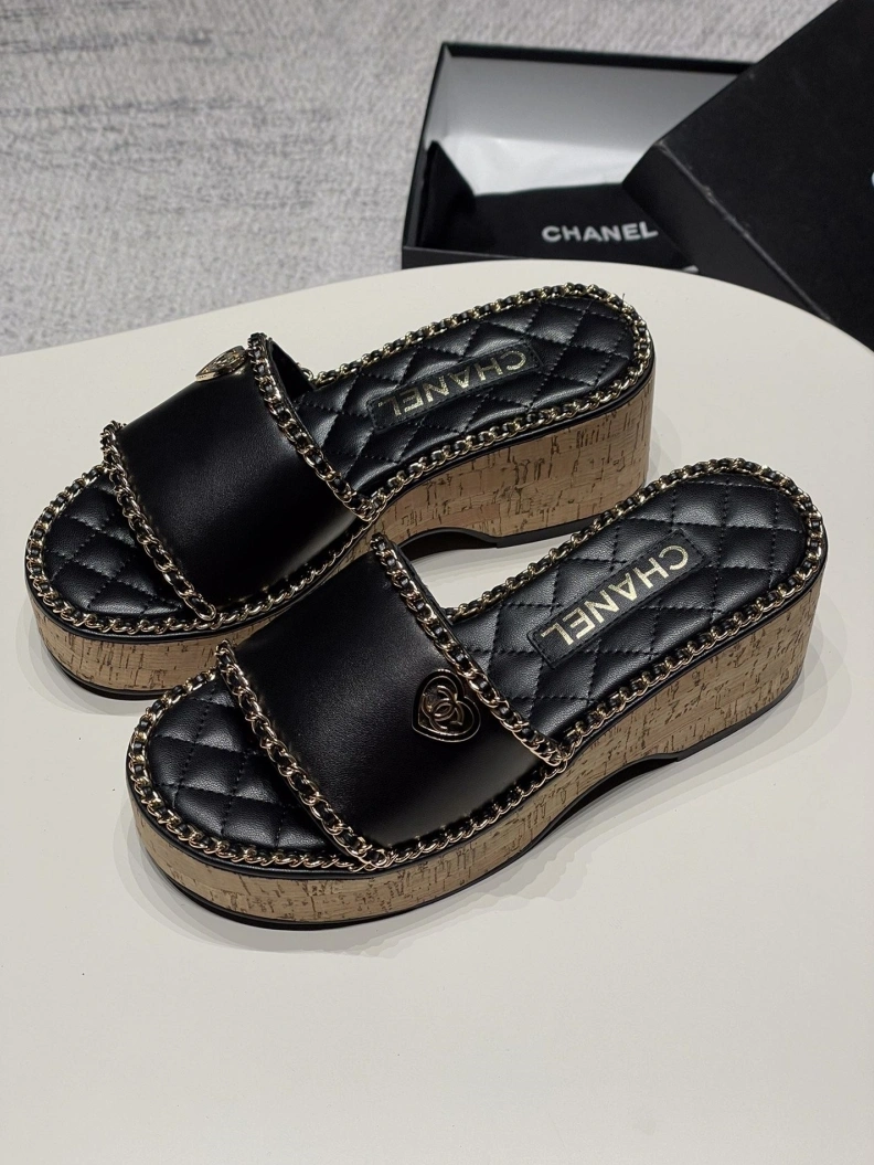 Durable Chxnxl Slippers 120017