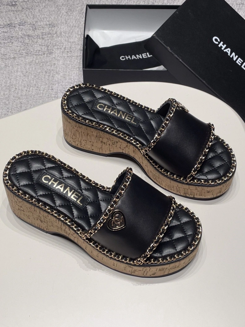 Durable Chxnxl Slippers 120017
