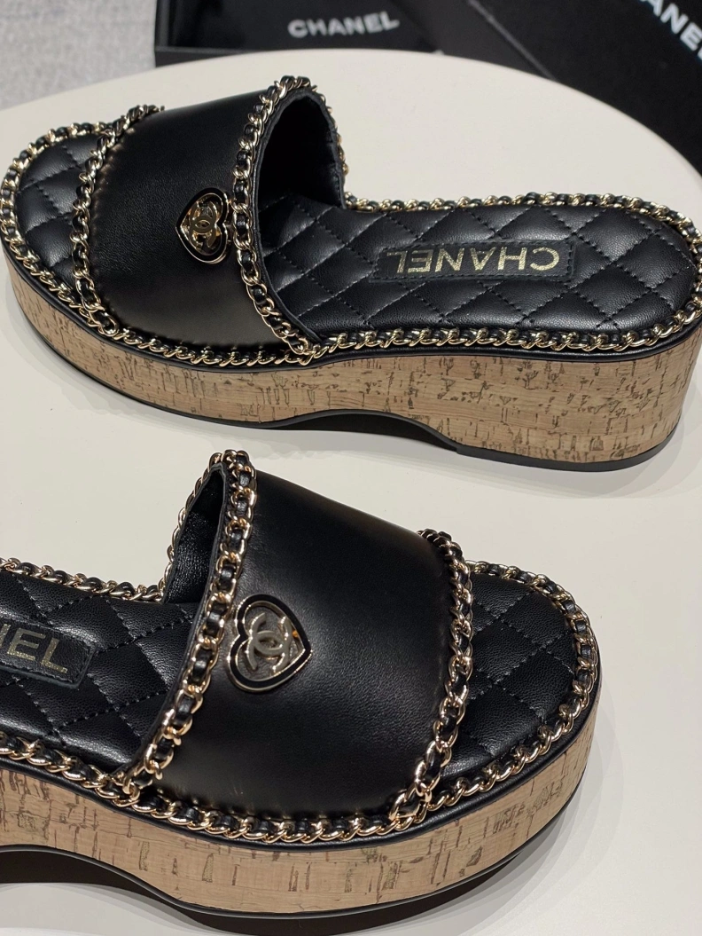 Durable Chxnxl Slippers 120017