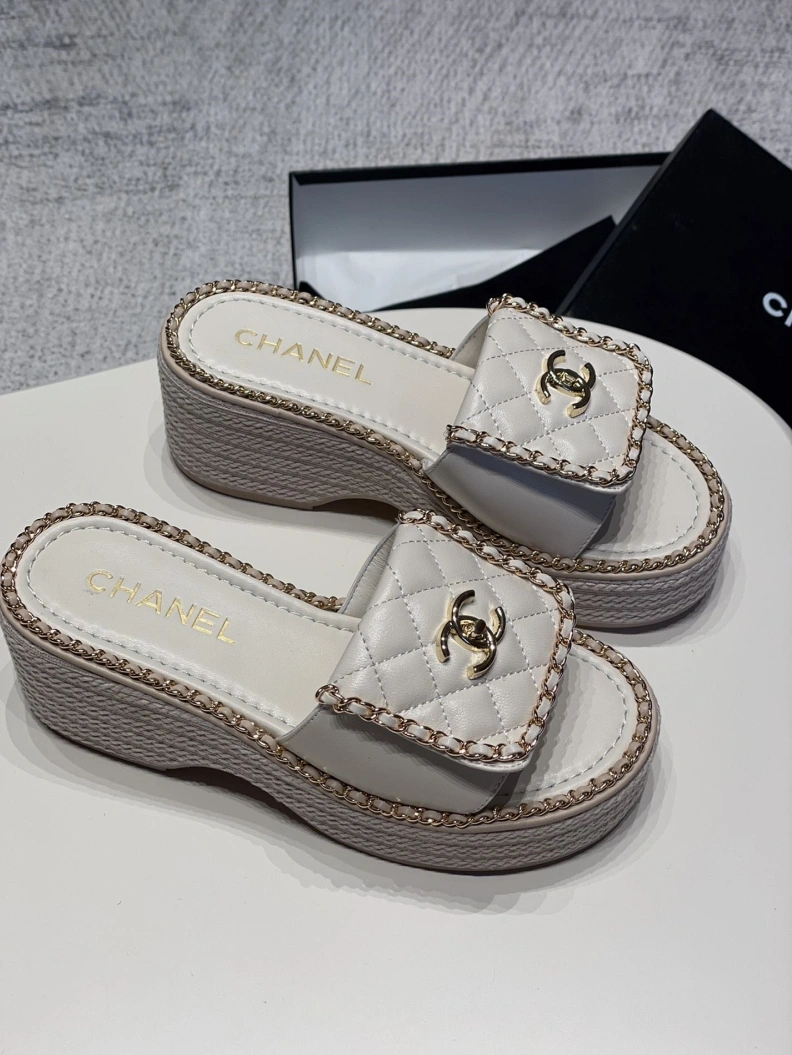 WellDesigned Chxnxl Slippers 120010