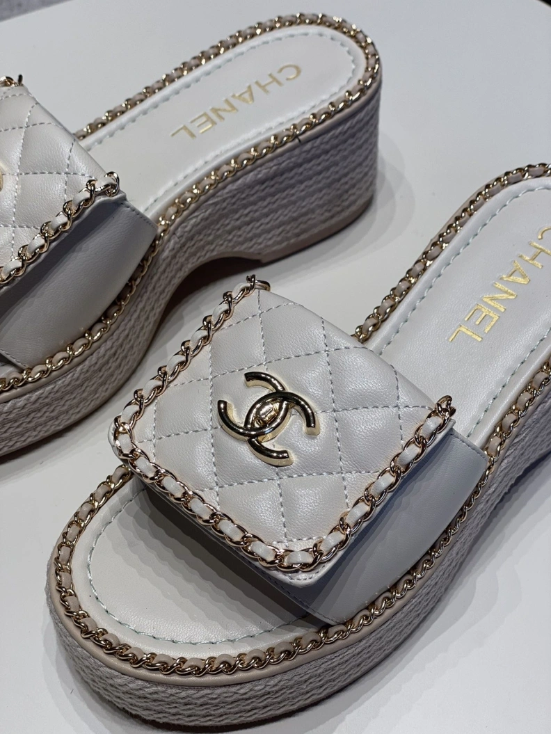 WellDesigned Chxnxl Slippers 120010