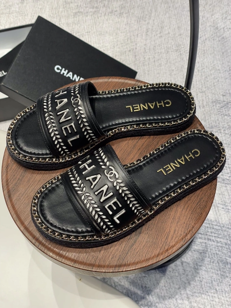 Bold Chxnxl Slippers 119998