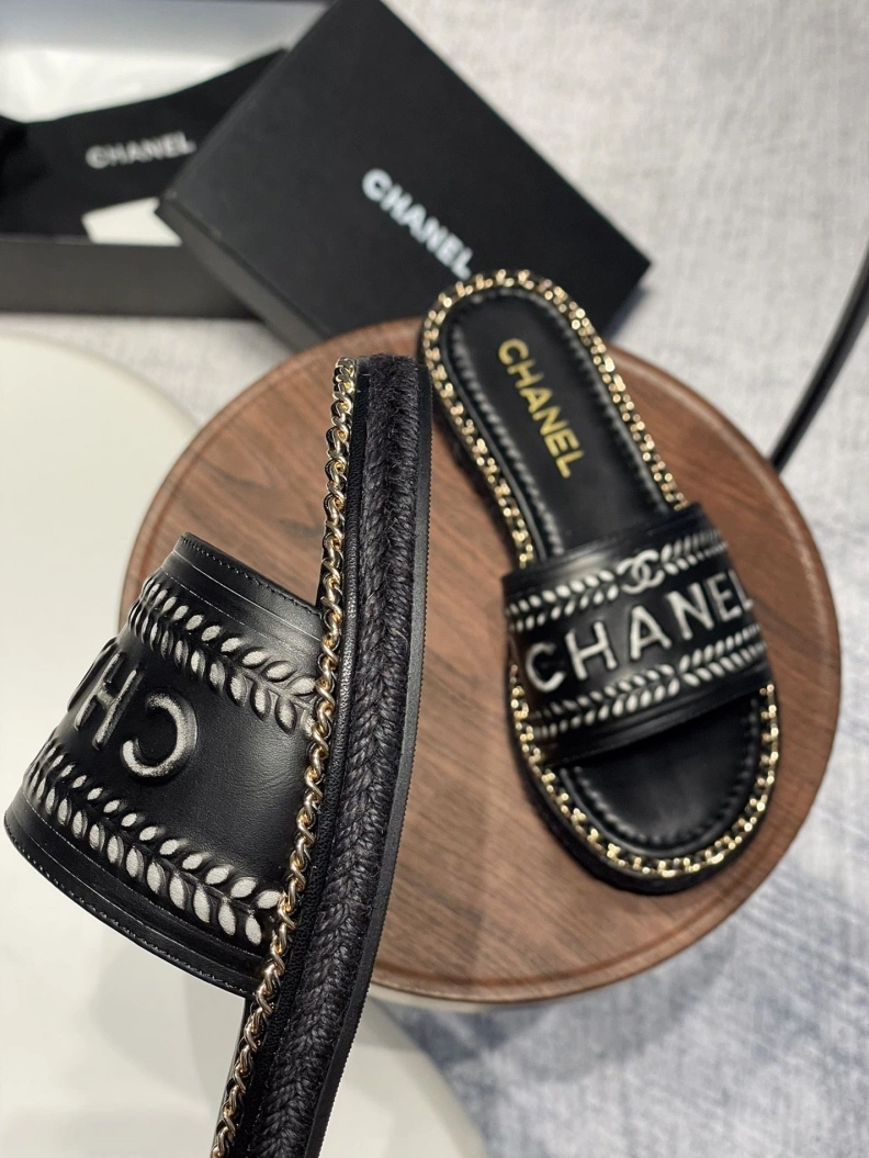 Bold Chxnxl Slippers 119998